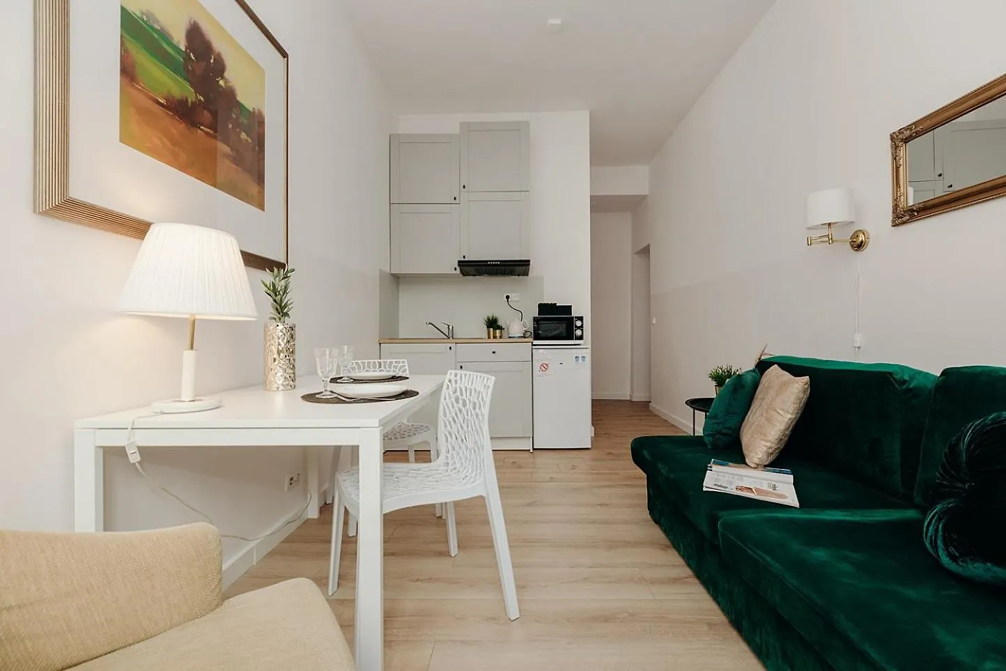 V Airport & West Railway Station Apartments Varsovia
