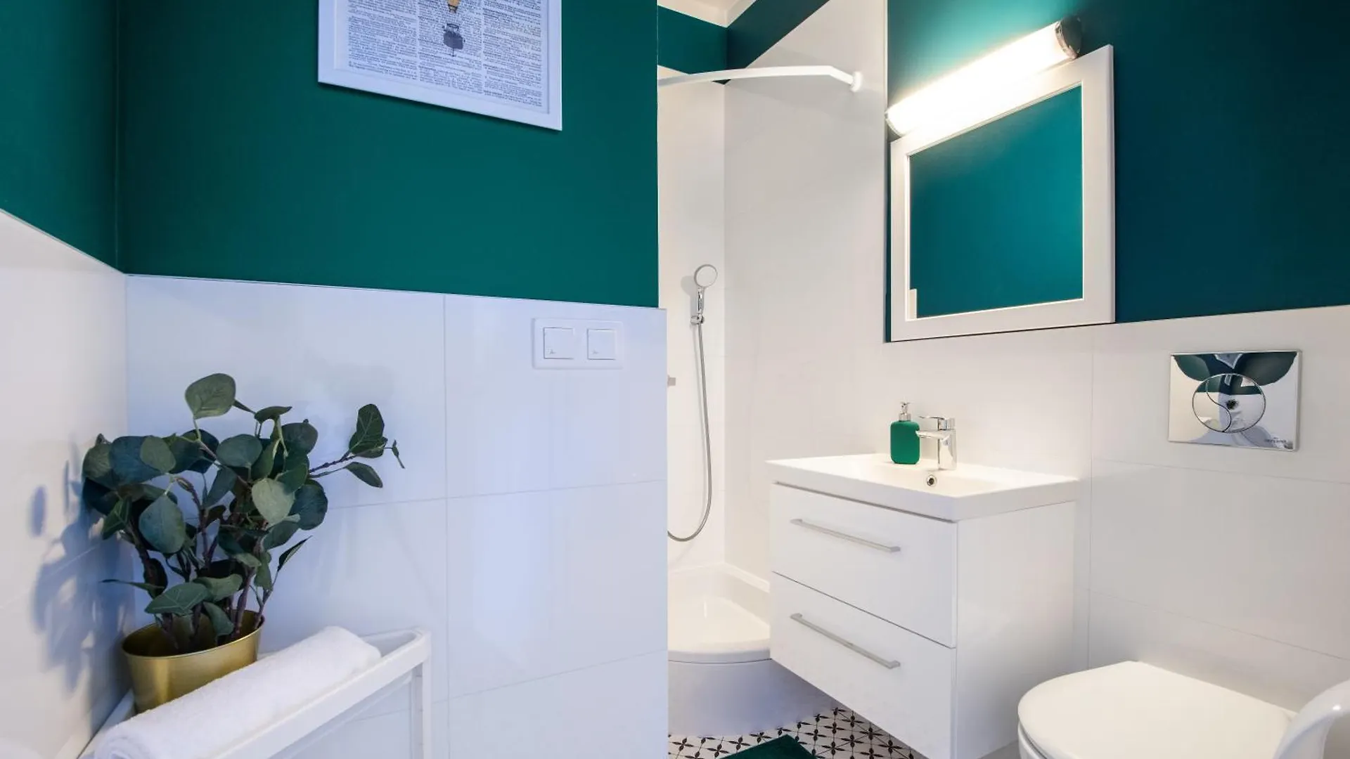 V Airport & West Railway Station Apartments Varsovia Polonia