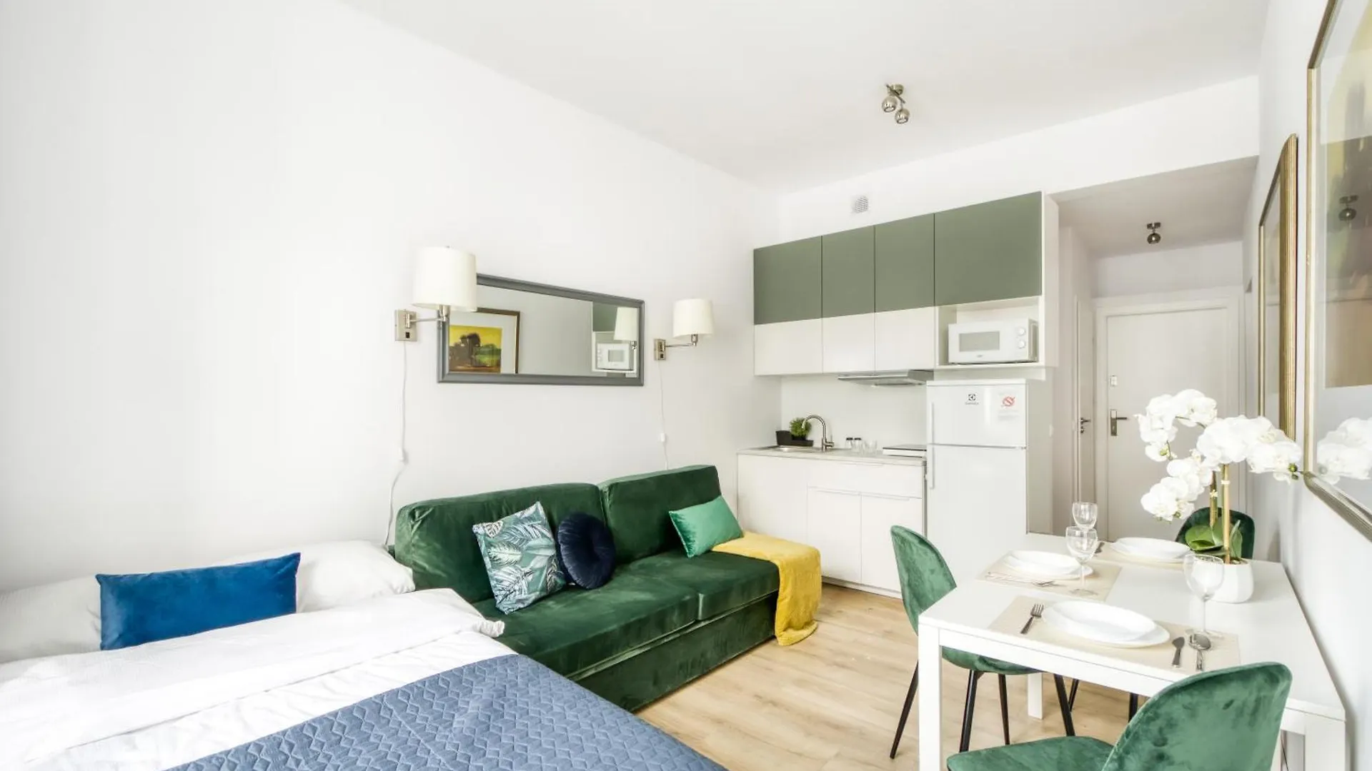 V Airport & West Railway Station Apartments Varsovia 0*,
