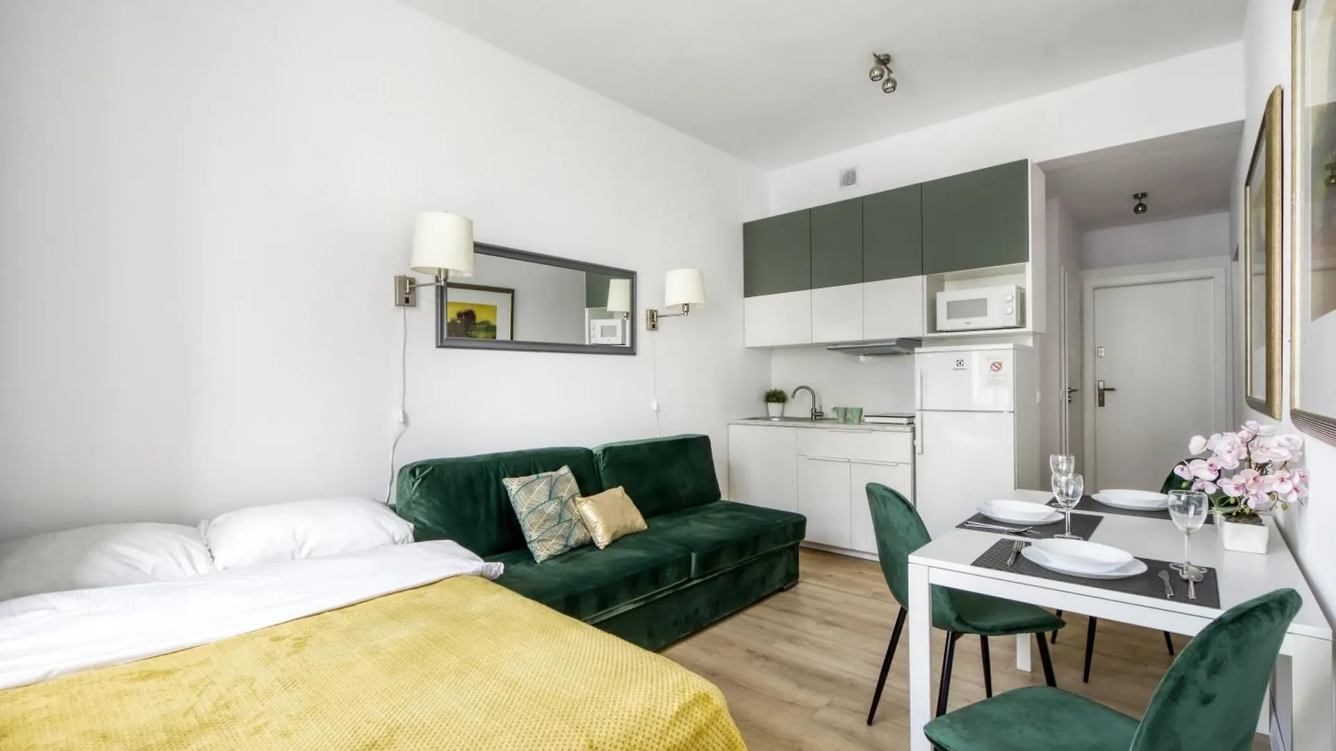 V Airport & West Railway Station Apartments Varsovia